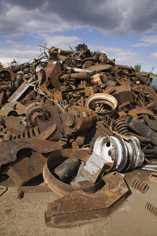 无人,竖图,室外,白天,正面,金属制品,加拿大,一堆,阴影,堆叠,堆积,光线,金属,影子,云,云朵,垃圾,云彩,蓝色,白云,蓝天,天空,阳光,天,晴朗,堆,北美,北美洲,美洲,北亚美利加洲,亚美利加洲,魁北克省,渣滓,晴空,彩图