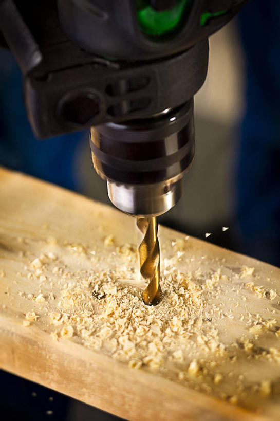 无人,竖图,俯视,室外,特写,白天,阴影,朦胧,模糊,光线,木制,木条,木屑,影子,一个,阳光,木制品,单个,冲击钻,电钻,碎屑,电动工具,彩图,高角度拍摄