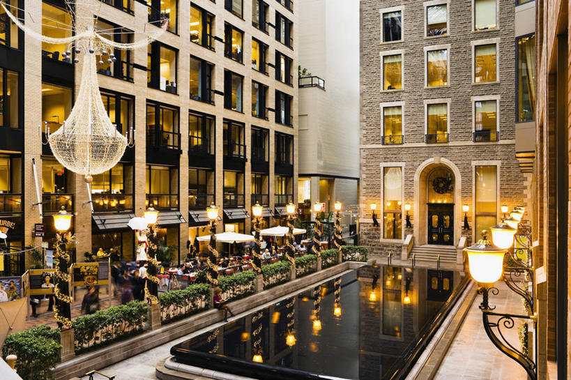 西方人,商店,坐,横图,俯视,室内,白天,购物,度假,消费,美景,餐桌,房间,桌子,城市风光,超市,城市,喷泉,叶子,椅子,欧洲,加拿大,欧洲人,许多,阴影,光线,影子,景观,灯光,绿叶,许多人,文化,娱乐,吊灯,阳光,楼层,品味,一群人,享受,休闲,嫩叶,景色,放松,金融,百货,餐台,北美,北美洲,美洲,水景,选购,贸易,百货公司,北亚美利加洲,亚美利加洲,美观,血拼,魁北克省,蒙特利尔,蒙特利尔市,蒙特娄,圣人之城,白种人,设计,叶,叶片,坐着,彩图,高角度拍摄,全身,购物商场,购物中心,商业中心