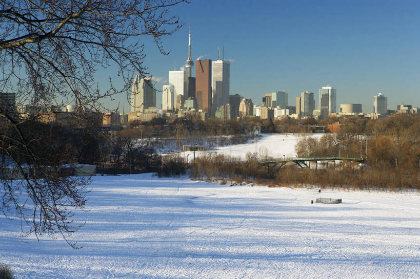 无人,高楼大厦,横图,室内,白天,正面,度假,草地,美景,日落,雪,植物,大雪,窗户,落地窗,城市风光,城市,大厦,建筑,摩天大楼,加拿大,一排,阴影,朦胧,模糊,整齐,光线,影子,积雪,景观,晚霞,霞光,雪景,冬季,冬天,落日,娱乐,玻璃窗,草,树,树木,排列,蓝色,绿色,蓝天,天空,阳光,自然,黄昏,楼宇,天,享受,休闲,景色,彩霞,放松,寒冷,生长,晴朗,成长,北美,北美洲,队列,美洲,多伦多,多伦多电视塔,万里无云,省会,北亚美利加洲,亚美利加洲,严寒,安大略省,安省,北方好莱坞,多伦多市,夕照,晴空,晴空万里,夕阳,彩图,大楼,高层建筑,高楼,摩天楼,斜阳