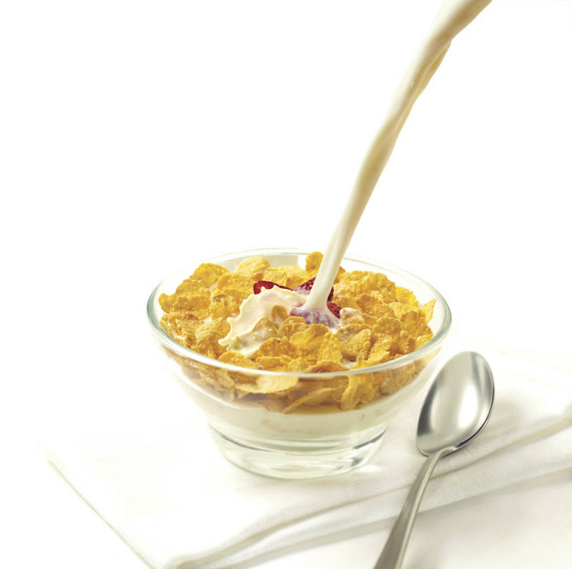 牛奶,无人,方图,俯视,室内,白天,白色背景,水果,玻璃,金属制品,许多,倒,新鲜,金属,勺子,生食,食品,果实,饮品,很多,两把,营养,玻璃制品,食物,饮料,一只,容器,调羹,汤匙,碗,摄影,流动,有机食品,绿色食品,影棚,储藏,混合,乳制品,奶,储存,安神,混淆,夹杂,彩图,高角度拍摄,影棚拍摄,拍摄,贮存