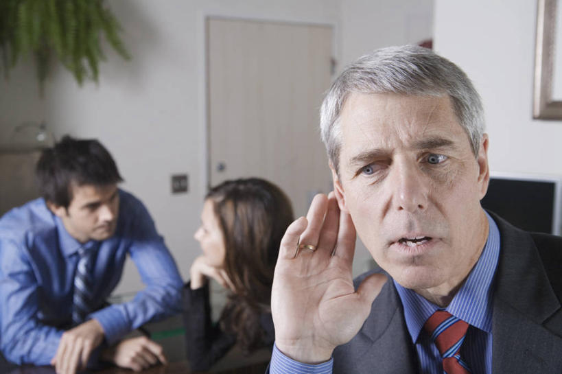 西方人,三个人,商务人士,商务男性,商务女性,高楼大厦,坐,说,横图,室内,白天,正面,衬衫,讨论,办公楼,植物,门,沙发,大厦,建筑,摩天大楼,写字楼,欧洲,欧洲人,套装,盆栽,墙,盆景,注视,墙壁,墙面,绿色,自然,门框,楼宇,观察,看,商务楼,生长,成长,观看,坚硬,察看,偷听,关注,商务装,工薪阶层,坚固,坚挺,窃听,交流,白种人,白领,上班族,沟通,讲话,交谈,商讨,说话,谈话,坐着,半身,彩图,衬衣,大楼,高层建筑,高楼,摩天楼,皮沙发