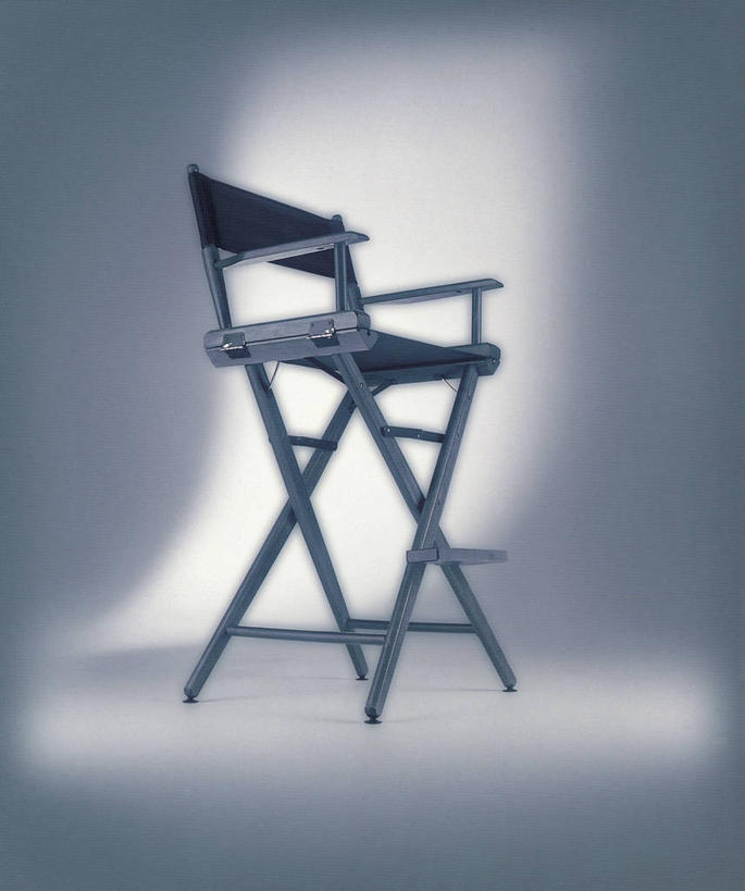 无人,竖图,室内,白天,仰视,寂寞,椅子,一把,阴影,形状,光线,材料,影子,木椅,灯光,方向,创意,创新,目的,新意,形态,外形,偏向,标的,质料,孤单,彩图,低角度拍摄,寥寂