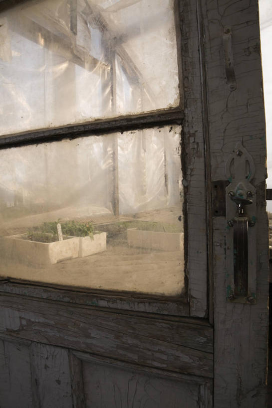 无人,竖图,室内,特写,白天,正面,窗户,门,加拿大,废弃,阴影,朦胧,模糊,光线,影子,凌乱,玻璃窗,阳光,把手,门把手,门框,门把,混乱,北美,北美洲,美洲,北亚美利加洲,亚美利加洲,魁北克省,纷乱,缭乱,庞杂,废除,拉手,彩图