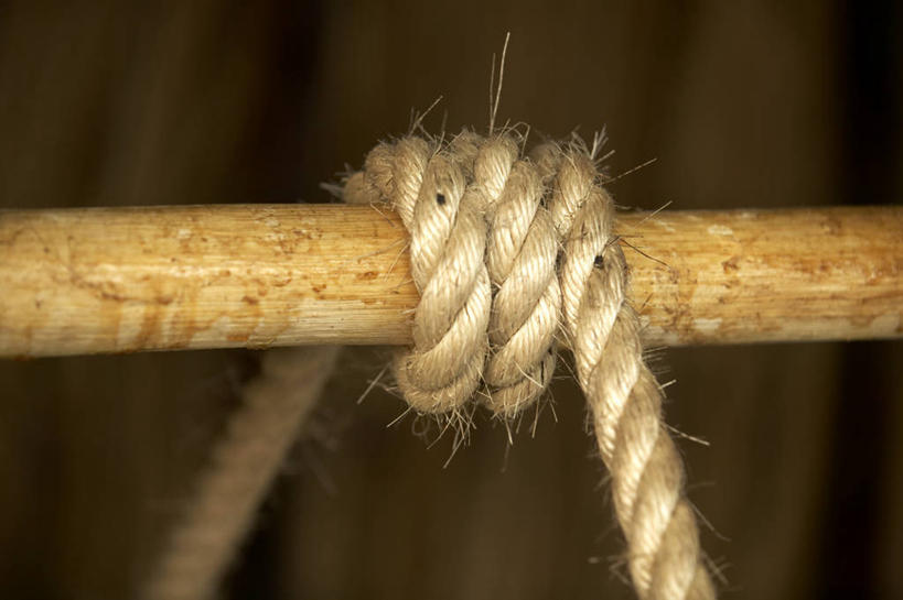 无人,横图,室内,白天,正面,一根,阴影,朦胧,模糊,装饰,光线,棍子,木棒,影子,墙,灯光,墙壁,墙面,绳子,捆绑,绳索,华丽,修饰,点缀,衬托,美观,雅致,雅观,绑缚,彩图