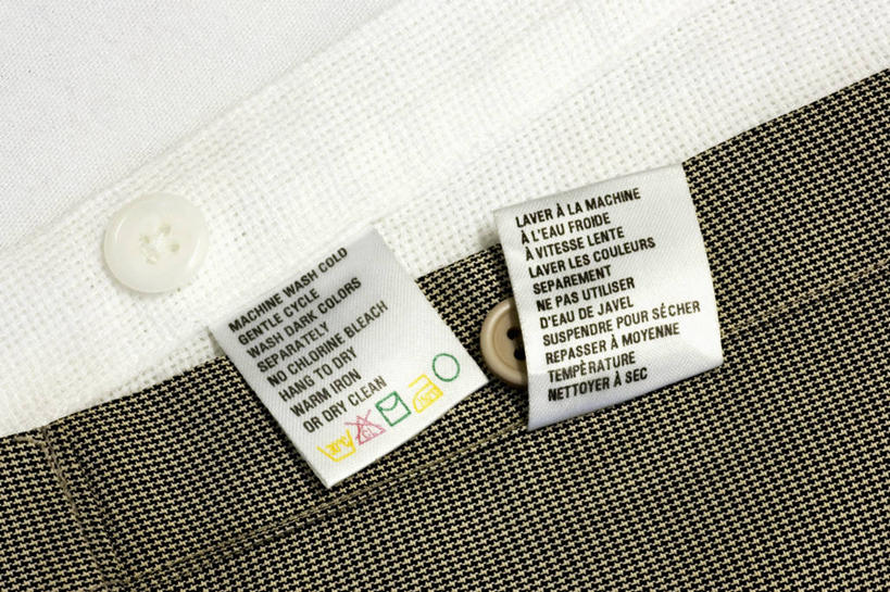 无人,横图,俯视,室内,特写,白天,白色背景,一条,阴影,裤子,光线,英文,标志,文字,影子,字符,字母,灯光,警告,牛仔裤,标识,纽扣,警示,摄影,影棚,英文字母,禁止,钮扣,提醒,提示,限制,两粒,危险,彩图,高角度拍摄,影棚拍摄,拍摄