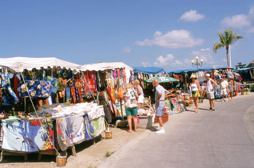 西方人,走,横图,室外,白天,正面,度假,美景,植物,城市风光,城市,棕榈树,叶子,法国,欧洲,欧洲人,行人,游客,游人,服装,景观,云,云朵,绿叶,许多人,云彩,注视,休闲装,娱乐,路人,旅客,树,树木,衣服,蓝色,绿色,白云,蓝天,天空,自然,天,观察,看,一群人,享受,休闲,休闲服,嫩叶,景色,放松,服饰,生长,晴朗,成长,观看,察看,关注,棕榈叶,法属圣马丁,法兰西共和国,首府,圣马丁岛,法兰西第五共和国,过客,马里戈特,男人,男性,年轻男性,年轻女性,女人,女性,白种人,叶,叶片,晴空,步行,散步,走路,半身,彩图