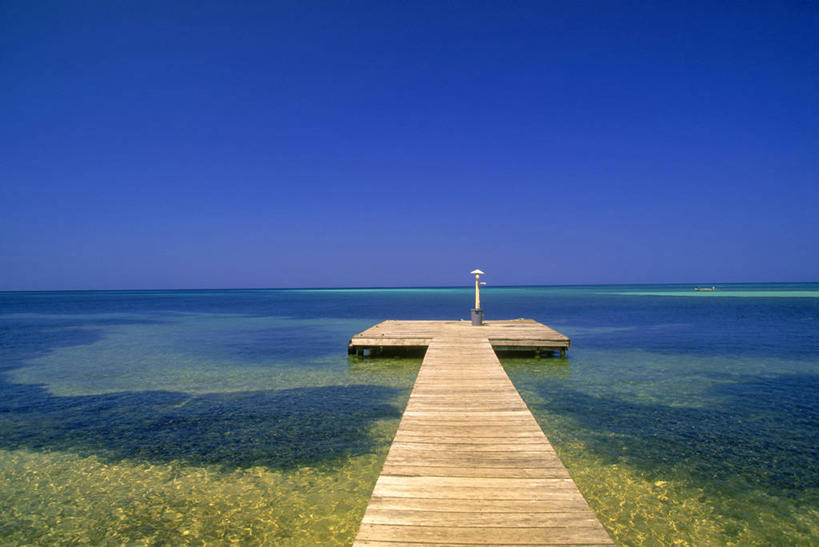 无人,横图,室外,白天,正面,旅游,度假,海浪,海洋,美景,伯利兹,阴影,光线,木板,影子,景观,浪花,水平线,桥,辽阔,木桥,海平线,娱乐,栈桥,蓝色,蓝天,天空,阳光,自然,海水,天,享受,休闲,广阔,景色,放松,晴朗,人行桥,木板桥,一望无际,中美洲,自然风光,美洲,海景,万里无云,亚美利加洲,中美,中亚美利加洲,无边无际,一马平川,大海,风浪,海,海水的波动,近岸浪,涌浪,晴空,晴空万里,彩图,水天相接,水天一线