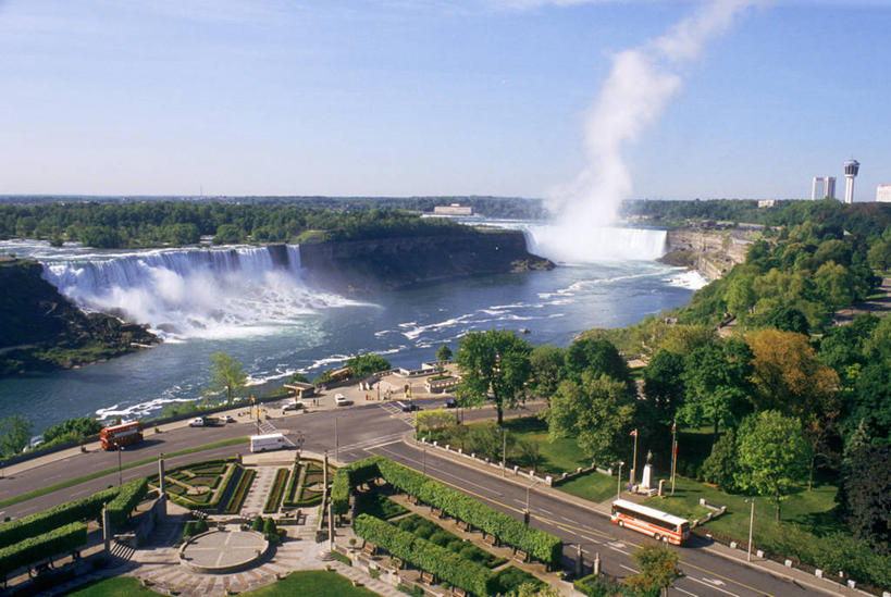 无人,横图,俯视,航拍,室外,白天,草地,草坪,河流,石头,瀑布,日落,水,雪,植物,雾,大雪,道路,路,公路,纽约,美国,加拿大,一堆,阴影,堆叠,堆积,飞溅,沸腾,朦胧,模糊,溅,光线,蒸汽,石子,液体,影子,河水,积雪,水滴,水流,晚霞,霞光,悬崖,雪景,冬季,冬天,落日,交通,水蒸气,雾气,水珠,草,树,树木,蓝色,绿色,蓝天,天空,阳光,自然,黄昏,天,陡峭,彩霞,寒冷,生长,晴朗,成长,堆,腐蚀,侵蚀,气体,北美,北美洲,鸟瞰,喷洒,美洲,纽约州,万里无云,帝国之州,帝国州,蒸发,北亚美利加洲,亚美利加洲,严寒,绝壁,尼加拉瀑布,安大略省,安省,笔陡,峻峭,夕照,婚纱瀑布,马蹄瀑布,尼亚加拉大瀑布,尼亚加拉河,尼亚加拉瀑布,跌水,石块,岩石,晴空,晴空万里,夕阳,马路,彩图,高角度拍摄,斜阳