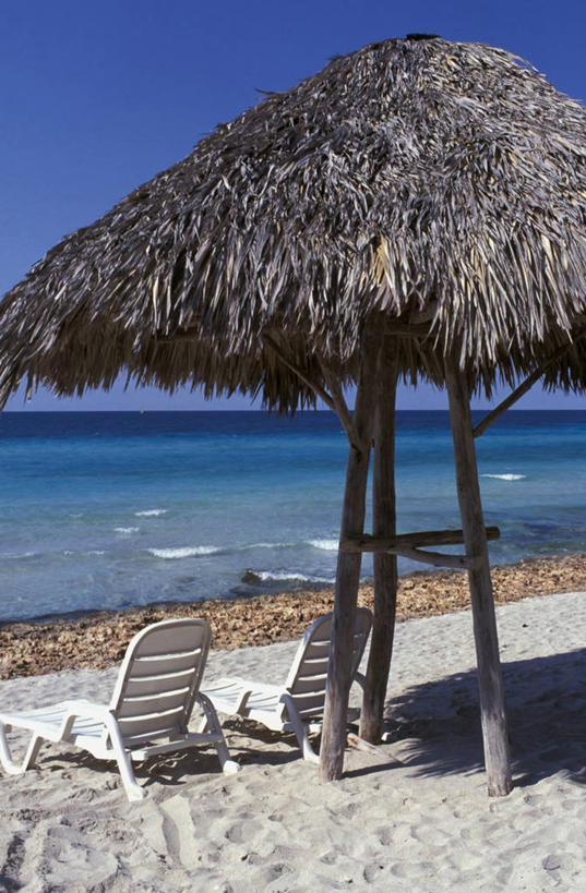 无人,竖图,室外,白天,正面,旅游,度假,海浪,海洋,石头,美景,沙滩,椅子,古巴,一堆,一排,波纹,堆叠,堆积,整齐,伞,沙子,石子,雨伞,遮阳伞,躺椅,海岸,景观,浪花,水平线,辽阔,海平线,沙地,首都,娱乐,阳伞,排列,蓝色,蓝天,水纹,天空,自然,海水,波浪,天,享受,休闲,广阔,景色,放松,晴朗,堆,一望无际,沙滩椅,北美,北美洲,队列,自然风光,美洲,海景,哈瓦那,万里无云,北亚美利加洲,亚美利加洲,古巴共和国,无边无际,一马平川,大海,风浪,海,海水的波动,海滩,近岸浪,石块,岩石,涌浪,晴空,晴空万里,彩图,巴拉德罗,哈瓦那市,夏湾拿,水天相接,水天一线