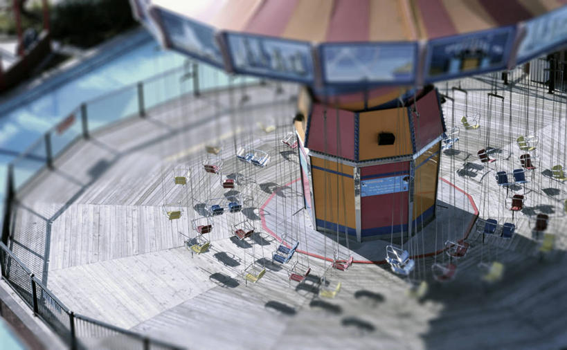 无人,游乐园,栏杆,码头,横图,俯视,室外,白天,度假,纯洁,美景,城市风光,城市,港口,游乐场,美国,废弃,阴影,光线,影子,景观,围栏,娱乐,护栏,阳光,享受,休闲,景色,放松,可爱,童年,童趣,旋转椅,北美,北美洲,美洲,童真,烂漫,无邪,伊利诺斯州,芝加哥,世界屠猪城,巨肩之城,劳动之城,伊利诺伊,伊利诺伊州,伊利诺州,芝加哥市,芝城,林肯之地,北亚美利加洲,亚美利加洲,乐园,海军码头,海军军港,海军港,废除,天真,彩图,高角度拍摄,摆渡口,埠头,渡口,渡头,港湾,海港,货运码头,口岸,商港