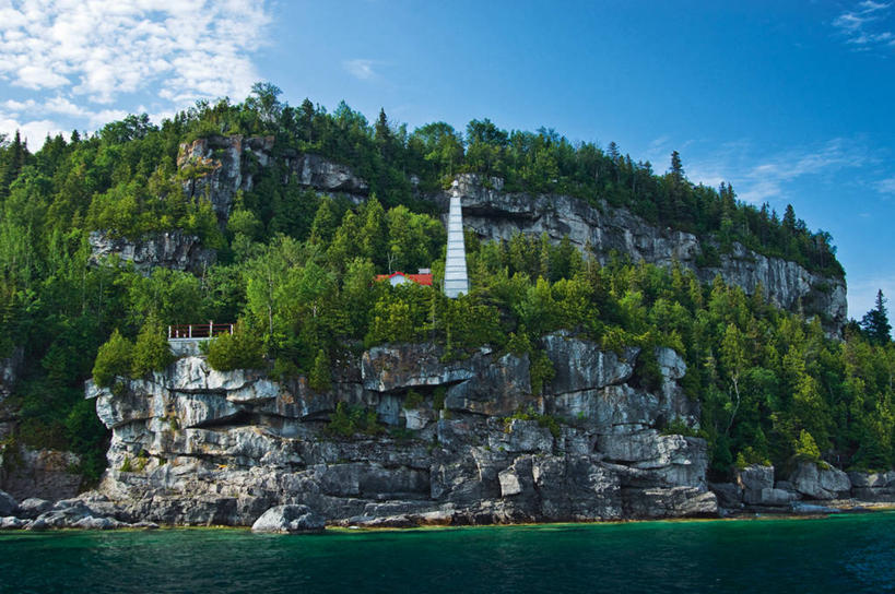 无人,横图,室外,白天,仰视,海浪,海洋,石头,美景,山,山脉,树林,植物,加拿大,阴影,波纹,粗糙,平静,光线,石子,影子,景观,浪花,山峰,悬崖,云,云朵,山峦,云彩,树,树木,蓝色,绿色,白云,蓝天,水纹,天空,阳光,自然,海水,波浪,群山,天,陡峭,景色,安静,高低,生长,晴朗,成长,宁静,凹凸,毛糙,北美,北美洲,静谧,自然风光,美洲,海景,北亚美利加洲,亚美利加洲,沉静,绝壁,恬静,安祥,僻静,清静,太平,安大略省,安省,笔陡,峻峭,布鲁斯半岛,大海,风浪,海,海水的波动,近岸浪,石块,岩石,涌浪,晴空,彩图,低角度拍摄,粗拙