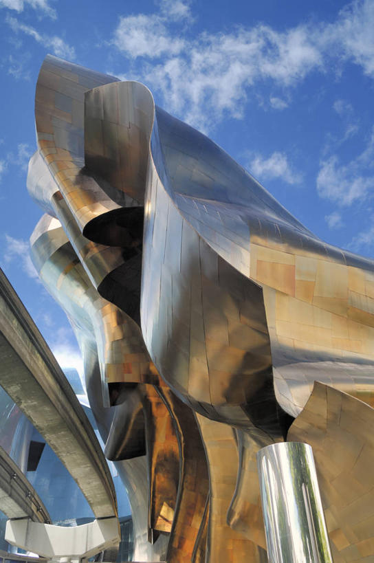 无人,博物馆,竖图,室外,白天,仰视,旅游,度假,计划,金属制品,阴影,形状,研究,光线,金属,材料,影子,云,云朵,教育,云彩,娱乐,蓝色,白云,倒影,蓝天,天空,阳光,天,享受,休闲,放松,创意,晴朗,展览,倒映,欣赏,陈列,创新,新意,形态,外形,反照,设想,质料,典藏,设计,晴空,彩图,低角度拍摄