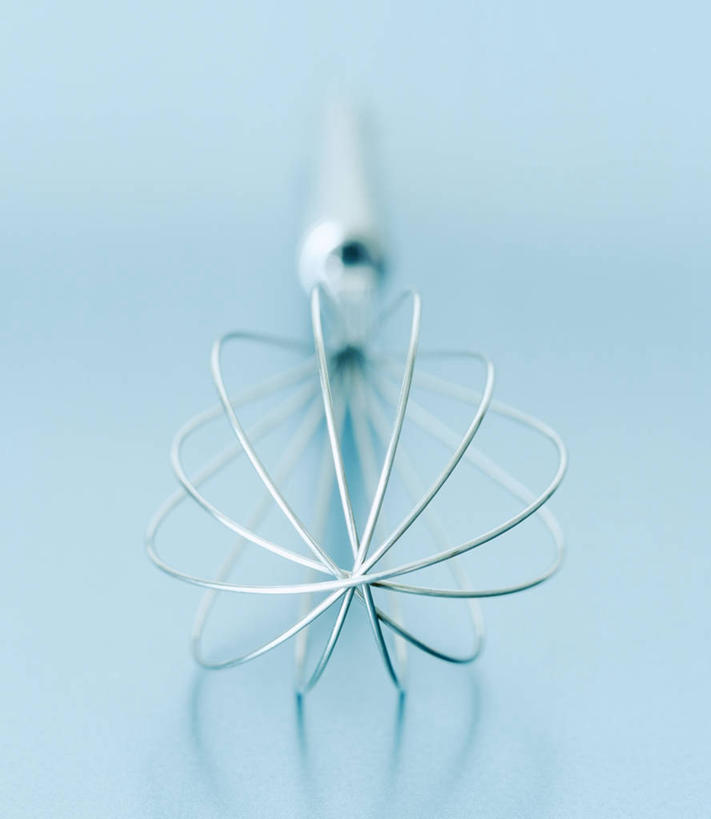 无人,竖图,俯视,室外,特写,白天,烹饪,金属制品,阴影,形状,朦胧,模糊,光线,金属,材料,影子,灯光,一个,打蛋器,单个,搅拌机,形态,外形,质料,烹调,彩图,高角度拍摄