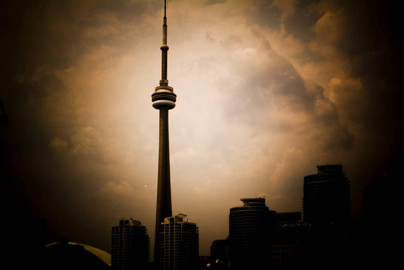 无人,高楼大厦,横图,室外,白天,正面,度假,美景,日落,城市风光,标志建筑,城市,大厦,地标,建筑,摩天大楼,加拿大,景观,晚霞,霞光,云,云朵,落日,云彩,娱乐,建设,蓝色,白云,蓝天,天空,黄昏,天,享受,休闲,景色,彩霞,放松,晴朗,北美,北美洲,美洲,电视塔,多伦多,省会,北亚美利加洲,亚美利加洲,加拿大多伦多电视塔,加拿大国家电视塔,CN电视塔,安大略省,安省,北方好莱坞,多伦多市,西恩塔,夕照,晴空,夕阳,彩图,大楼,高层建筑,高楼,摩天楼,斜阳