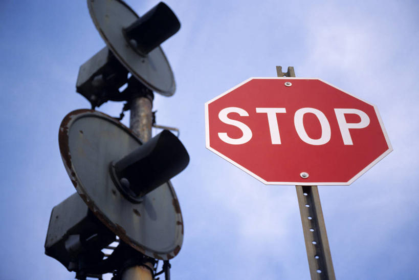 无人,横图,室外,白天,仰视,加拿大,一块,阴影,光线,牌子,影子,云,云朵,音响,警告,云彩,两个,蓝色,白云,蓝天,天空,阳光,天,警示,禁止,声音,提醒,北美,北美洲,提示,限制,美洲,传声器,北亚美利加洲,亚美利加洲,安大略省,安省,危险,彩图,低角度拍摄