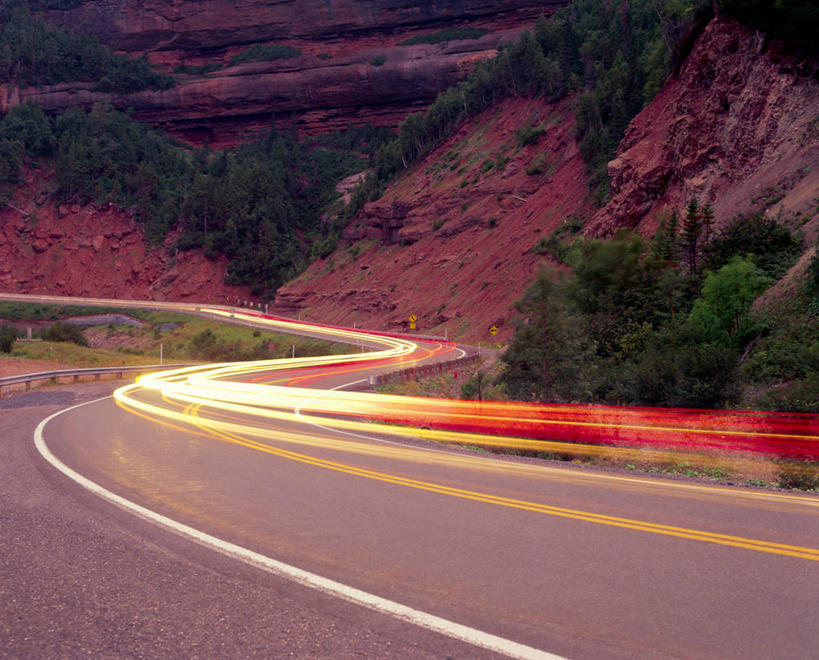 无人,横图,室外,夜晚,正面,长时间曝光,旅游,度假,石头,美景,山,山脉,植物,道路,路,公路,加拿大,曲折,弯曲,石子,景观,山峰,分界线,停车线,交通,山峦,娱乐,树,树木,绿色,自然,群山,享受,休闲,景色,放松,蜿蜒,生长,成长,车行道,车行道分界线,北美,北美洲,自然风光,标线,美洲,曝光,车行线,北亚美利加洲,亚美利加洲,加斯佩半岛,魁北克省,暴光,石块,岩石,马路,彩图,古壁省,魁省