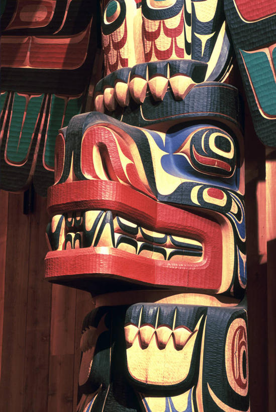 无人,竖图,彩色,室内,特写,白天,正面,雕塑,阴影,风俗,艺术,装饰,民俗,光线,雕刻,雕像,影子,柱子,一个,工艺品,纪念,精致,美术,优美,主题,精美,陈列,功能,美学,精彩,精巧,民风,习气,习惯,图腾柱,彩图