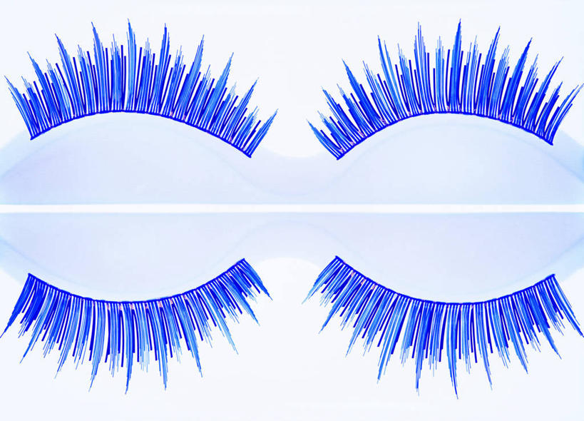 睫毛,无人,横图,室内,特写,白天,白色背景,正面,静物,阴影,光线,影子,灯光,蓝色,假睫毛,摄影,影棚,眼妆,睫,眼睫毛,彩图,影棚拍摄,拍摄,美容用品