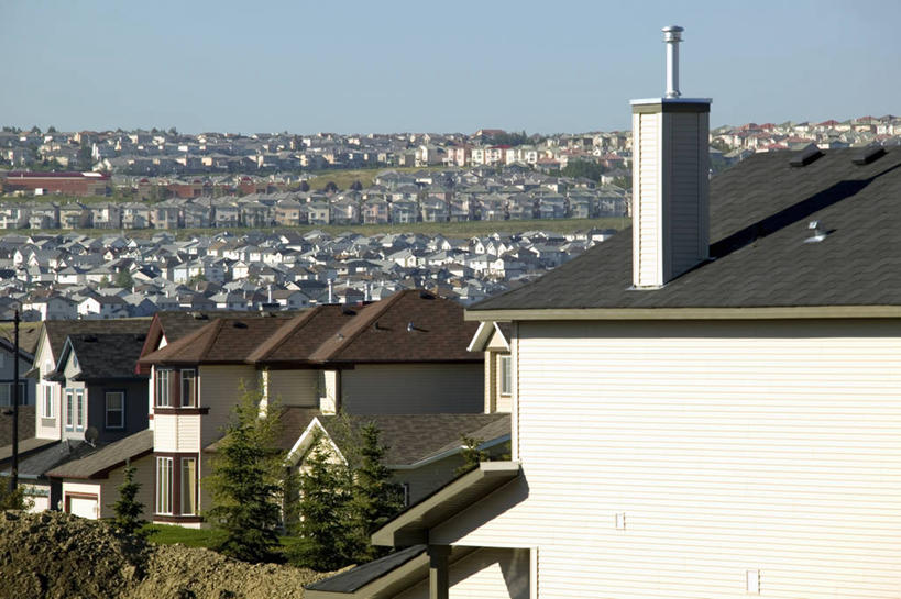 无人,家,横图,俯视,室外,白天,旅游,度假,植物,标志建筑,地标,建筑,加拿大,阴影,光线,影子,房屋,屋子,拥堵,拥挤,娱乐,建设,楼房,住宅,树,树木,蓝色,绿色,蓝天,天空,阳光,自然,天,享受,休闲,旅游胜地,放松,生长,晴朗,成长,北美,北美洲,美洲,阿尔伯塔省,万里无云,阿尔伯塔,北亚美利加洲,亚美利加洲,艾伯塔,艾伯塔省,卡尔加里,晴空,晴空万里,彩图,高角度拍摄,房子,卡城