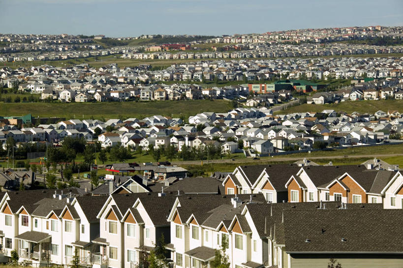 无人,家,横图,室外,白天,正面,旅游,度假,草地,草坪,植物,标志建筑,地标,建筑,加拿大,一排,阴影,整齐,光线,影子,房屋,屋子,娱乐,建设,楼房,住宅,草,树,树木,排列,蓝色,绿色,蓝天,天空,阳光,自然,天,享受,休闲,旅游胜地,放松,生长,晴朗,成长,北美,北美洲,队列,美洲,阿尔伯塔省,万里无云,阿尔伯塔,北亚美利加洲,亚美利加洲,艾伯塔,艾伯塔省,卡尔加里,晴空,晴空万里,彩图,房子,卡城