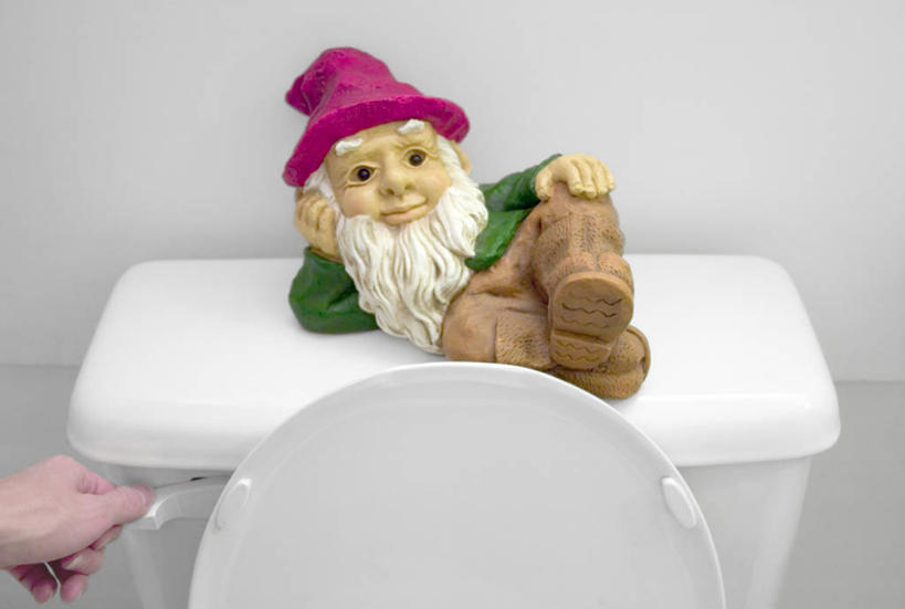 西方人,手,一个人,站,横图,俯视,室内,白天,生活用品,卫生间,浴室,雕塑,欧洲,欧洲人,仅一个男性,仅一个人,艺术,装饰,雕刻,雕像,马桶,墙,注视,墙壁,墙面,仅一个年轻男性,白色,工艺品,按,观察,看,站着,手部,座便器,观看,纪念,华丽,修饰,美术,点缀,察看,关注,主题,按着,卫浴,陈列,功能,美学,衬托,美观,雅致,雅观,子孙桶,男人,男性,年轻男性,白种人,淋浴房,站立,半身,彩图,高角度拍摄,冲凉房,沐浴间,沐浴室