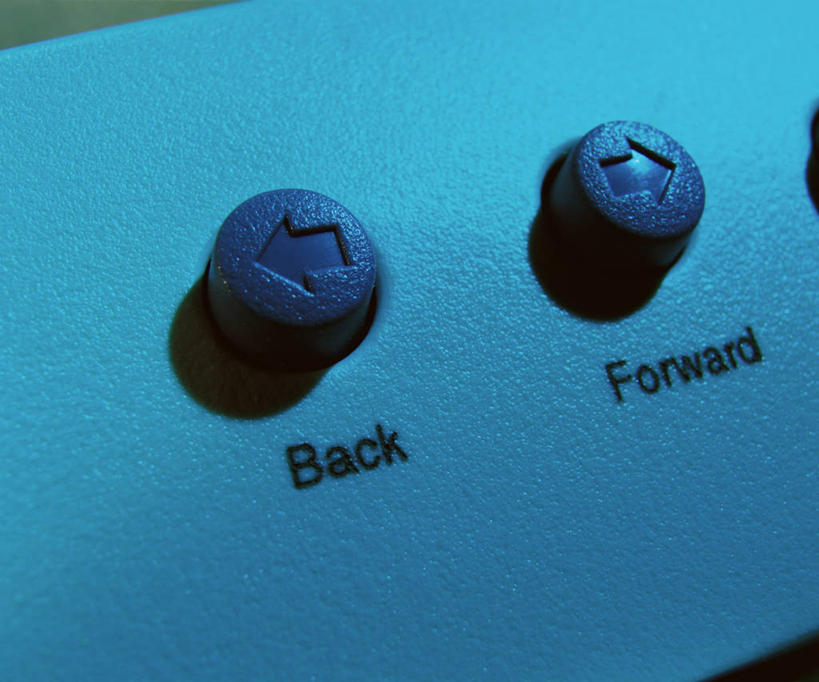 无人,横图,俯视,室内,白天,摆设,阴影,透明,光线,英文,标志,文字,影子,字符,字母,灯光,方向,设备,标识,箭头,蓝色,按钮,英文字母,挑选,指向,选择,装备,簇,理智,沉静,冷色,高深,冷淡,设置,彩图,高角度拍摄