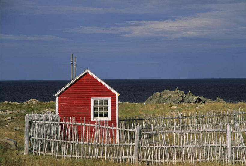 无人,家,栏杆,横图,室外,白天,正面,旅游,度假,草地,草坪,海浪,海洋,美景,植物,加拿大,一排,阴影,整齐,光线,影子,栅栏,房屋,屋子,景观,浪花,篱笆,水平线,云,云朵,围栏,辽阔,海平线,云彩,娱乐,护栏,楼房,住宅,草,排列,蓝色,绿色,白云,蓝天,天空,阳光,自然,海水,天,享受,休闲,广阔,景色,放松,晴朗,一望无际,北美,北美洲,队列,自然风光,美洲,海景,北亚美利加洲,亚美利加洲,纽芬兰,无边无际,一马平川,大海,风浪,海,海水的波动,近岸浪,涌浪,晴空,彩图,房子,纽芬兰.拉布拉多,纽芬兰.拉布拉多省,纽芬兰岛,水天相接,水天一线