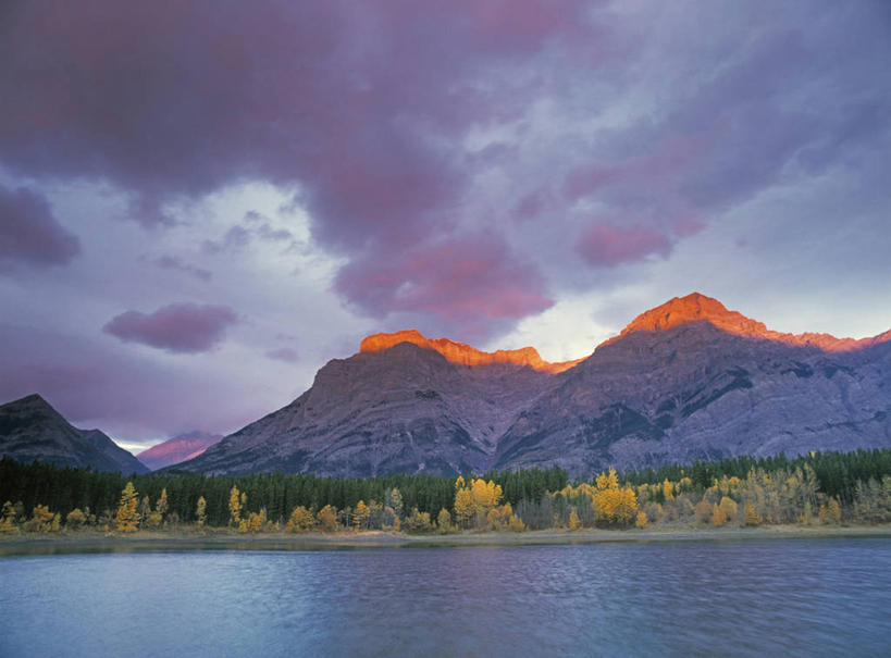 无人,横图,室外,白天,正面,旅游,度假,河流,石头,美景,日落,山,山脉,水,植物,加拿大,一排,阴影,波纹,整齐,光线,石子,影子,河水,景观,山峰,水流,晚霞,霞光,云,云朵,落日,山峦,云彩,娱乐,树,树木,排列,蓝色,绿色,白云,蓝天,水纹,天空,阳光,自然,黄昏,波浪,群山,天,享受,休闲,景色,彩霞,放松,生长,晴朗,成长,北美,北美洲,队列,自然风光,美洲,阿尔伯塔省,阿尔伯塔,北亚美利加洲,亚美利加洲,艾伯塔,艾伯塔省,卡尔加里,夕照,亚伯达,卡纳纳斯基斯,石块,岩石,晴空,夕阳,彩图,阿省,艾省,亚伯达省,亚省,卡城,斜阳