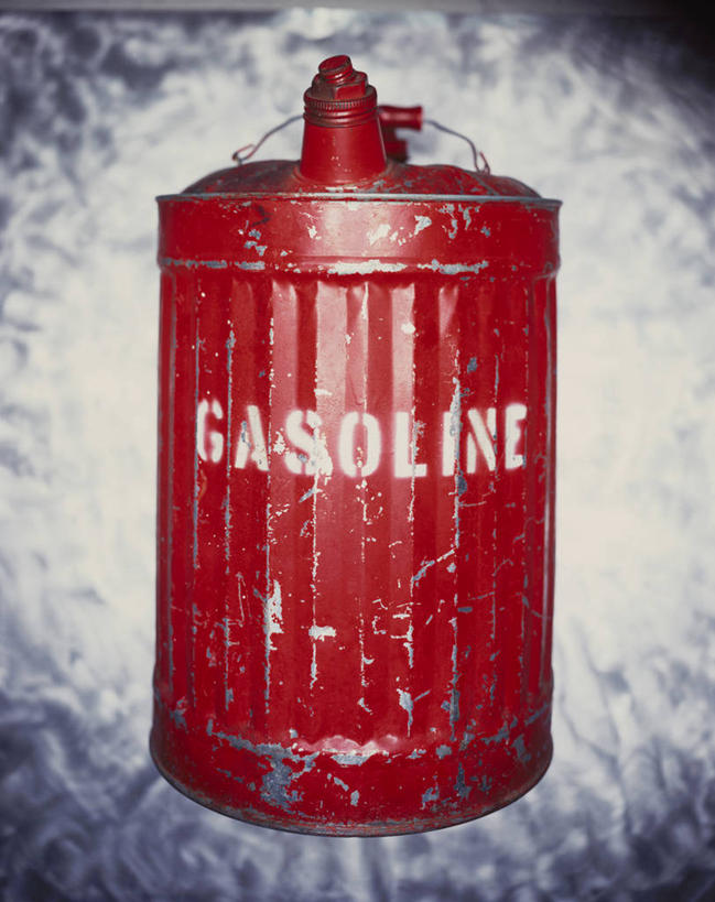 无人,竖图,俯视,室外,特写,白天,竞争,高科技,科技,炸药,炸弹,对抗,阴影,冲突,军事,光线,科学,罐子,影子,灯光,破坏,一个,红色,武器,战争,工业,单个,损坏,攻击,恐怖,威胁,对立,矛盾,兵器,弹药,防御,军方,军工业,国防,敌对,挫败,斗争,抗拒,抗衡,杀伤,威慑,危险,甘油炸药,彩图,高角度拍摄