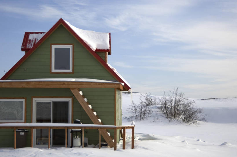 无人,家,栏杆,横图,室外,白天,正面,旅游,度假,美景,雪,植物,大雪,别墅,楼梯,加拿大,一堆,一幢,阴影,堆叠,堆积,光线,扶手,影子,房屋,阶梯,屋子,积雪,景观,雪景,云,云朵,冬季,冬天,公寓,云彩,娱乐,洋房,护栏,楼房,台阶,住宅,蓝色,绿色,白云,蓝天,天空,阳光,自然,天,享受,休闲,景色,放松,寒冷,生长,晴朗,成长,堆,北美,北美洲,自然风光,美洲,首府,北亚美利加洲,亚美利加洲,严寒,西北地区,耶罗纳夫,耶洛奈夫,晴空,彩图,房子,黄刀镇,西北领地