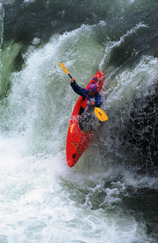 皮划艇,西方人,一个人,坐,竖图,俯视,室外,白天,湖,湖泊,石头,水,急流,船,欧洲,加拿大,欧洲人,仅一个男性,仅一个人,一堆,一艘,握,阴影,堆叠,堆积,服装,光线,石子,影子,湖面,水流,水面,拿,拿着,注视,休闲装,仅一个年轻男性,一个,衣服,阳光,交通工具,湖水,观察,看,休闲,休闲服,激流,握着,服饰,单个,观看,堆,桨,察看,北美,北美洲,关注,载具,美洲,北亚美利加洲,亚美利加洲,洪流,男人,男性,年轻男性,白种人,石块,岩石,坐着,彩图,高角度拍摄,全身