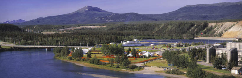 无人,家,横图,俯视,室外,白天,旅游,度假,安全,湖,湖泊,美景,山,水,加拿大,阴影,平静,光线,影子,房屋,屋子,湖面,景观,山峰,水流,水面,山峦,娱乐,楼房,住宅,蓝色,倒影,蓝天,天空,阳光,自然,湖水,天,享受,休闲,景色,放松,晴朗,宁静,倒映,北美,北美洲,自然风光,美洲,和平,安详,万里无云,首府,北亚美利加洲,亚美利加洲,太平,安适,育空,育空地区,白马市,怀特霍斯,安好,宁靖,反照,晴空,晴空万里,彩图,高角度拍摄,房子