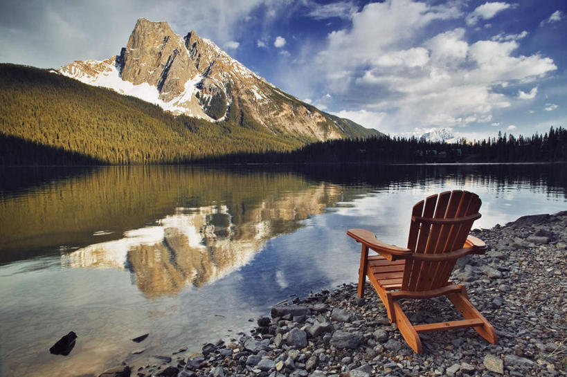 无人,公园,横图,俯视,室外,白天,旅游,度假,湖,湖泊,美景,森林,山,山脉,树林,水,植物,椅子,加拿大,一把,阴影,光线,影子,木椅,躺椅,湖面,景观,山峰,水流,水面,云,云朵,山峦,云彩,娱乐,树,树木,蓝色,绿色,白云,蓝天,天空,阳光,自然,湖水,群山,天,享受,休闲,景色,放松,生长,晴朗,成长,北美,北美洲,国家公园,自然风光,美洲,北亚美利加洲,亚美利加洲,卑诗省,不列颠哥伦比亚,不列颠哥伦比亚省,优鹤国家公园,幽鹤国家公园,晴空,彩图,高角度拍摄