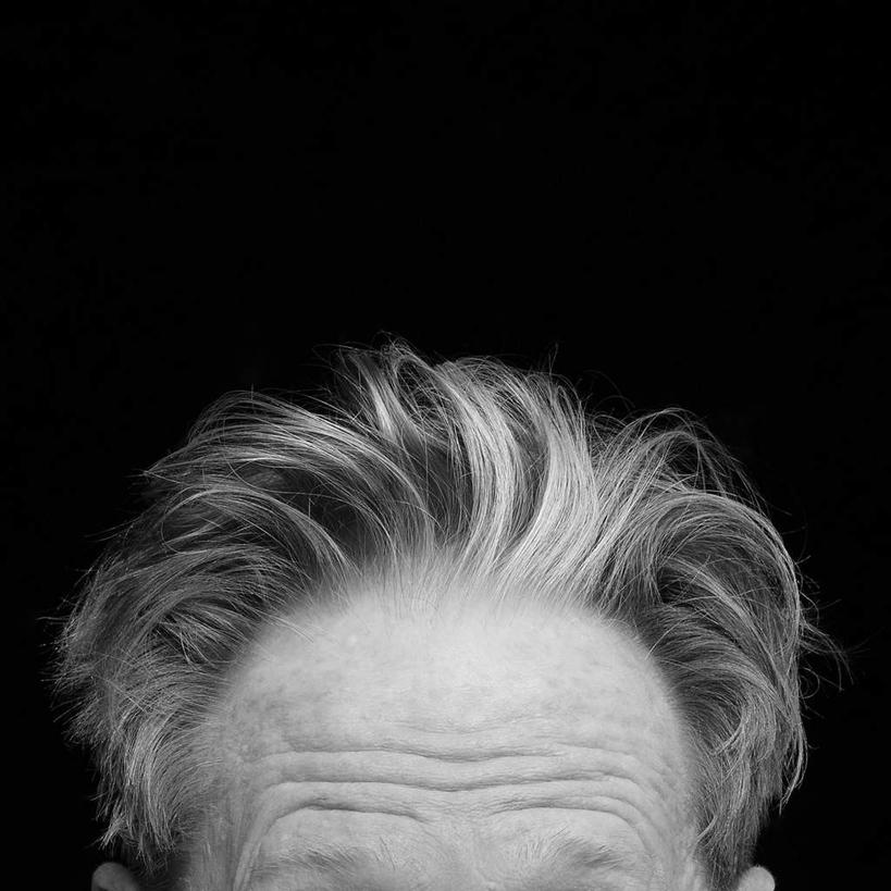 西方人,脸,头,脸颊,一个人,方图,黑白,室内,特写,白天,正面,欧洲,欧洲人,仅一个男性,仅一个人,黑色背景,仅一个年轻男性,摄影,影棚,男人,男性,年轻男性,白种人,头部,额头,脸部,脸蛋,面部,半身,影棚拍摄,拍摄