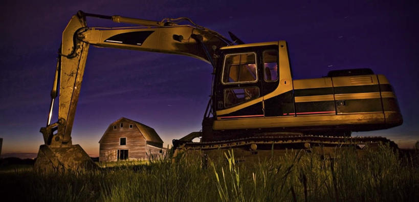 无人,家,木屋,横图,室外,夜晚,正面,旅游,度假,技术,草地,草坪,美景,日落,植物,建筑,加拿大,一辆,阴影,光线,影子,景观,晚霞,霞光,云,云朵,落日,云彩,娱乐,设备,住宅,草,施工,黄色,蓝色,绿色,白云,蓝天,天空,阳光,自然,黄昏,交通工具,天,享受,休闲,机械,景色,彩霞,放松,晴朗,工程,北美,北美洲,自然风光,载具,美洲,堆土机,北亚美利加洲,亚美利加洲,工作车,施工车,萨省,萨斯喀彻温省,夕照,萨斯卡通,晴空,夕阳,彩图,茅舍,茅屋,棚屋,小木屋,小屋,斜阳