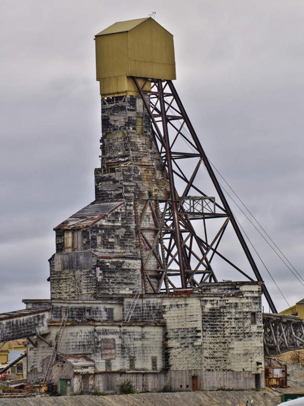 无人,竖图,室外,白天,正面,旅游,度假,机器,美景,加拿大,阴影,光线,影子,景观,云,云朵,云彩,娱乐,蓝色,白云,蓝天,天空,阳光,自然,建筑工地,天,享受,休闲,机械,景色,放松,晴朗,矿山,北美,北美洲,自然风光,美洲,开采,首府,北亚美利加洲,亚美利加洲,地盘,建筑地盘,施工地盘,西北地区,耶罗纳夫,耶洛奈夫,晴空,彩图,工地