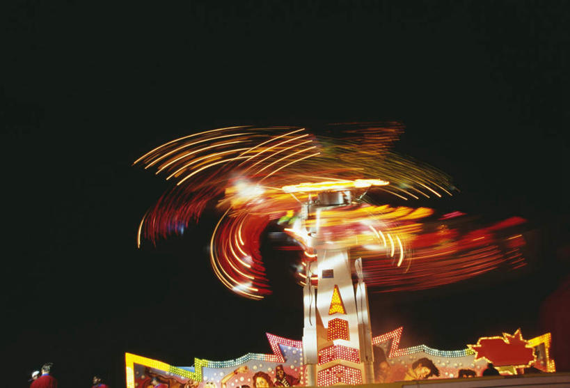 无人,游乐园,横图,室外,夜晚,仰视,游乐场,阿联酋,亚洲,阴影,朦胧,模糊,装饰,光线,影子,灯光,华丽,修饰,点缀,西亚,曝光,阿拉伯联合酋长国,迪拜,衬托,美观,雅致,雅观,乐园,杜拜,彩图,低角度拍摄