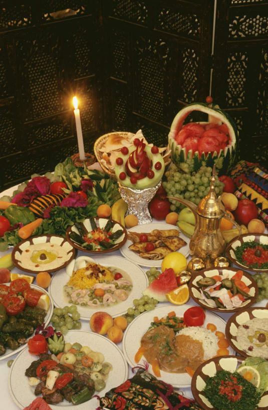 无人,竖图,俯视,室内,白天,烹饪,西餐,餐桌,桌子,苹果,柠檬,香蕉,蔬菜,杯子,餐具,蜡烛,椅子,阴影,新鲜,光线,布料,叉子,瓷器,刀叉,刀子,碟子,高脚杯,火焰,影子,烛光,勺子,灯光,料理,美味,食品,燃烧,布纹,菜肴,美食,玻璃制品,酒瓶,桌布,食物,盘子,玻璃瓶,餐巾,酒杯,水杯,调羹,台布,点燃,西式,佳肴,有机食品,绿色食品,餐台,铁勺,甘旨,厚味,鲜味,玻璃杯,益母果,柠果,甘蕉,彩图,高角度拍摄