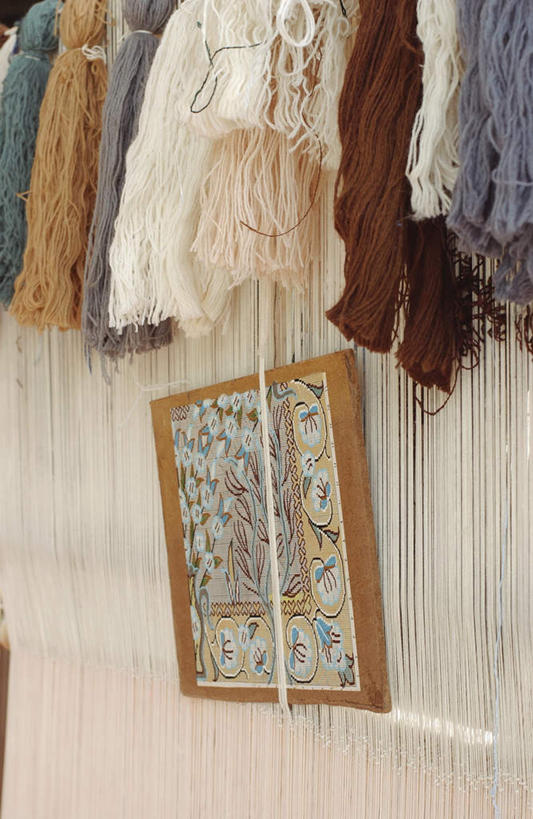 无人,竖图,室内,白天,正面,满意,纺织品,吊挂,悬挂,阴影,织布,柔软,装饰,光线,毛毯,毯子,影子,挂,纺织,垫子,毛线,舒服,温暖,温馨,华丽,柔滑,修饰,点缀,纺纱,舒适,惬意,衬托,美观,雅致,雅观,娇嫩,柔嫩,优柔,惬心,舒畅,恬逸,彩图