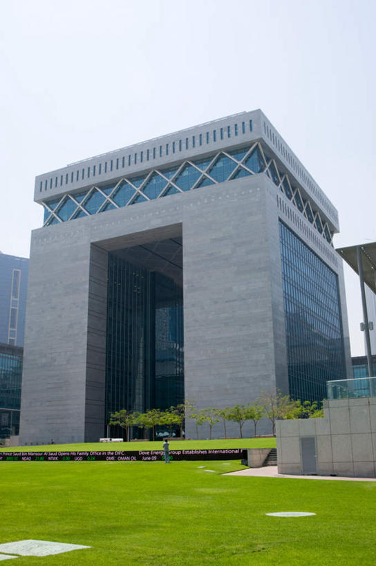 无人,竖图,室外,白天,仰视,度假,计划,草地,草坪,美景,植物,城市风光,城市,玻璃,阿联酋,亚洲,阴影,光线,影子,景观,娱乐,玻璃制品,草,树,树木,蓝色,绿色,倒影,蓝天,天空,阳光,自然,天,享受,休闲,景色,放松,生长,成长,倒映,西亚,阿拉伯联合酋长国,迪拜,反照,杜拜,设想,设计,彩图,低角度拍摄