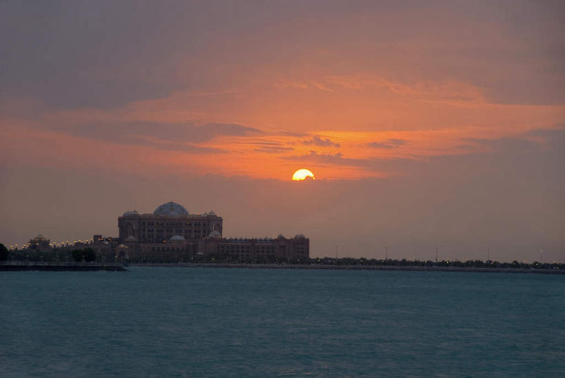 无人,横图,室外,白天,正面,度假,计划,海浪,海洋,美景,日落,城市风光,城市,酒店,路灯,照明,阿联酋,亚洲,波纹,景观,浪花,晚霞,霞光,落日,灯光,首都,豪华,娱乐,灯,水纹,海水,黄昏,波浪,享受,休闲,景色,彩霞,放松,照亮,照明设备,西亚,海景,阿拉伯联合酋长国,阿布扎比,夕照,阿布达比,设想,设计,大海,风浪,海,海水的波动,近岸浪,涌浪,夕阳,彩图,旅店,斜阳,奢华