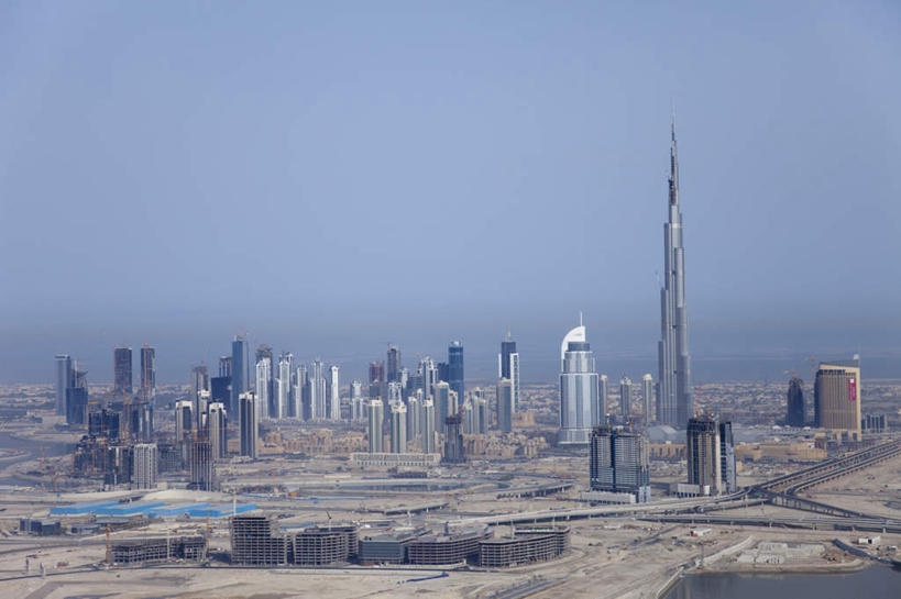 无人,高楼大厦,横图,俯视,航拍,室外,白天,度假,美景,雾,城市风光,标志建筑,城市,大厦,地标,建筑,摩天大楼,阿联酋,亚洲,阴影,朦胧,模糊,光线,影子,景观,水平线,辽阔,海平线,拥挤,娱乐,建设,蓝色,蓝天,天空,阳光,天,享受,休闲,广阔,景色,放松,一望无际,迷雾,鸟瞰,西亚,阿拉伯联合酋长国,迪拜,迪拜塔,哈利法塔,比斯迪拜塔,无边无际,一马平川,杜拜,迪拜大厦,大雾,彩图,高角度拍摄,大楼,高层建筑,高楼,摩天楼,水天相接,水天一线