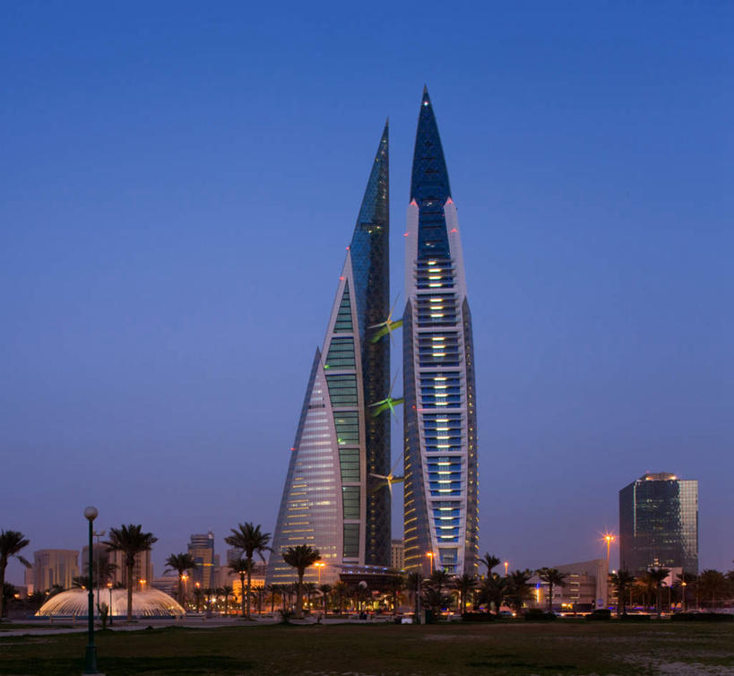 无人,高楼大厦,横图,室外,白天,仰视,旅游,度假,办公楼,草地,草坪,日落,植物,标志建筑,大厦,道路,地标,建筑,路,摩天大楼,写字楼,汽车,棕榈树,叶子,巴林,亚洲,一排,阴影,整齐,光线,影子,晚霞,霞光,落日,建筑群,小路,绿叶,交通,首都,娱乐,建设,车,草,树,树木,排列,蓝色,绿色,蓝天,天空,阳光,自然,黄昏,楼宇,交通工具,轿车,天,享受,休闲,嫩叶,商务楼,彩霞,放松,生长,晴朗,成长,队列,载具,西亚,棕榈叶,万里无云,夕照,巴林国,麦纳玛,麦纳麦,麦纳麦市,巴林世界贸易中心,巴林世贸中心,叶,叶片,晴空,晴空万里,夕阳,彩图,低角度拍摄,大楼,高层建筑,高楼,摩天楼,斜阳