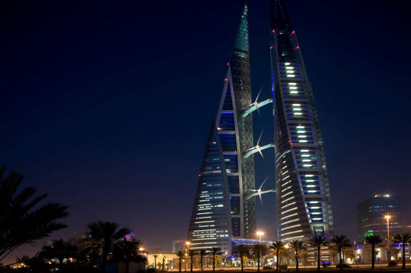 无人,高楼大厦,横图,室外,夜晚,仰视,旅游,度假,办公楼,草地,草坪,日落,植物,标志建筑,大厦,道路,地标,建筑,路,摩天大楼,写字楼,棕榈树,叶子,巴林,亚洲,一排,阴影,整齐,光线,影子,晚霞,霞光,落日,建筑群,小路,灯光,绿叶,交通,首都,娱乐,建设,草,树,树木,排列,蓝色,绿色,蓝天,天空,自然,黄昏,楼宇,天,享受,休闲,嫩叶,商务楼,彩霞,放松,生长,晴朗,成长,队列,西亚,棕榈叶,万里无云,夕照,巴林国,麦纳玛,麦纳麦,麦纳麦市,巴林世界贸易中心,巴林世贸中心,叶,叶片,晴空,晴空万里,夕阳,彩图,低角度拍摄,大楼,高层建筑,高楼,摩天楼,斜阳