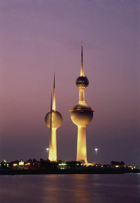 无人,竖图,室外,夜晚,正面,旅游,度假,海浪,海洋,植物,标志建筑,地标,建筑,科威特,亚洲,阴影,波纹,光线,影子,浪花,建筑群,塔,灯光,首都,娱乐,建设,树,树木,绿色,倒影,水纹,自然,海水,波浪,享受,休闲,旅游胜地,放松,生长,成长,倒映,西亚,海景,反照,科威特国,科威特城,科威特水塔,大海,风浪,海,海水的波动,近岸浪,涌浪,彩图