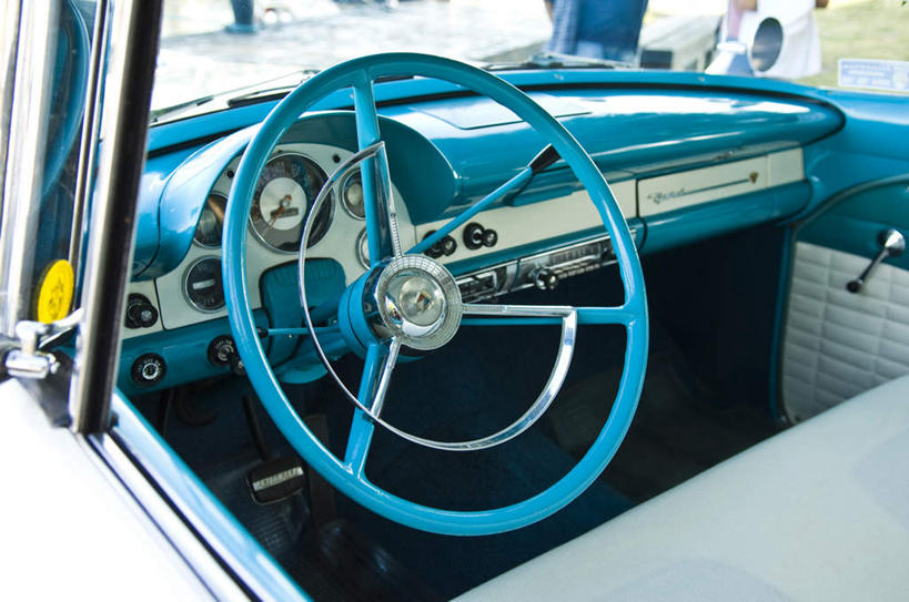 无人,横图,俯视,室外,特写,白天,安全,窗户,镜子,汽车,古董车,阴影,反射,光线,影子,玻璃窗,车,阳光,车窗,方向盘,交通工具,典雅,后视镜,镜像,高雅,生命,镜面,载具,老爷车,光学,雅致,侧视镜,文雅,彩图,高角度拍摄