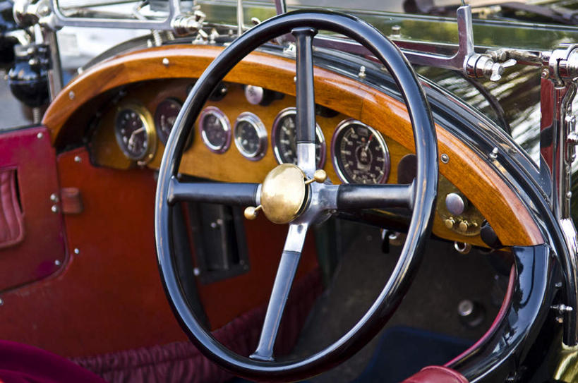 无人,横图,俯视,室外,特写,白天,安全,窗户,镜子,汽车,古董车,阴影,反射,光线,影子,玻璃窗,车,阳光,车窗,方向盘,交通工具,典雅,后视镜,镜像,高雅,生命,镜面,载具,老爷车,光学,雅致,侧视镜,文雅,彩图,高角度拍摄