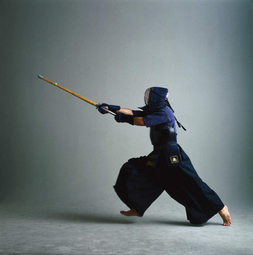 东方人,一个人,站,方图,室内,白天,侧面,锻炼,比赛,运动,武术,帽子,亚洲,仅一个男性,仅一个人,握,阴影,服装,光线,头盔,影子,墙,灯光,拿,拿着,注视,黄种人,文化,墙壁,墙面,仅一个年轻男性,衣服,安全帽,观察,看,站着,握着,服饰,观看,环境,察看,衣着,格斗,剑道,穿着,关注,防护服,东亚文化,礼法,修行,剑术,衣饰,格斗技,体育剑道,现代剑道,竞技,体育,男人,男性,年轻男性,亚洲人,站立,彩图,全身,健身