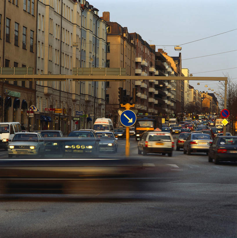 无人,家,方图,室外,白天,正面,度假,美景,城市风光,城市,道路,路,公路,汽车,瑞典,欧洲,阴影,朦胧,模糊,光线,白线,影子,房屋,屋子,景观,交通,方向,娱乐,楼房,箭头,住宅,车,蓝色,蓝天,天空,阳光,交通工具,轿车,天,驾驶,行驶,享受,休闲,景色,放松,操纵,控制,指向,斯堪的纳维亚,载具,北欧,斯堪的纳维亚半岛,操控,簇,把持,瑞典王国,马路,彩图,房子